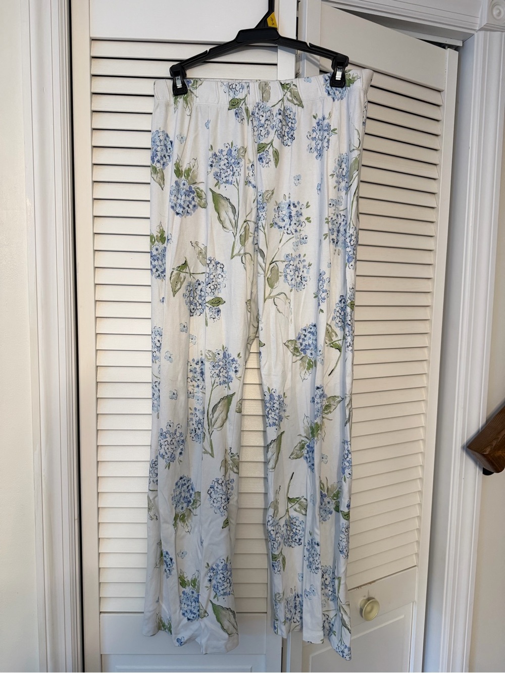 Kiel James Patrick Hydrangea Pajama Set - Picture 5 of 6